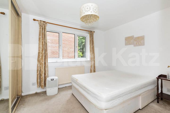 Spacious one bedroom property within a private development Cambridge Gardens, Muswell Hill